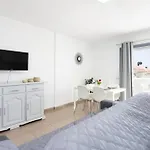 Home2book Charming Pool & Terrace Americas * 阿罗纳